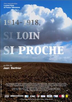 champs et ciel nuageux