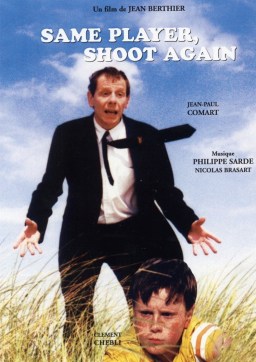 un homme et un enfant dans un champs